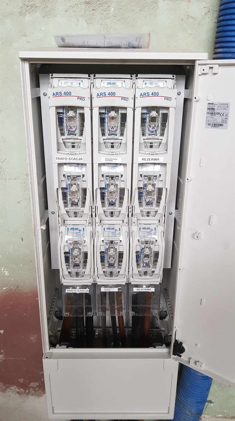 Montaż złącza kablowego z uziemieniem