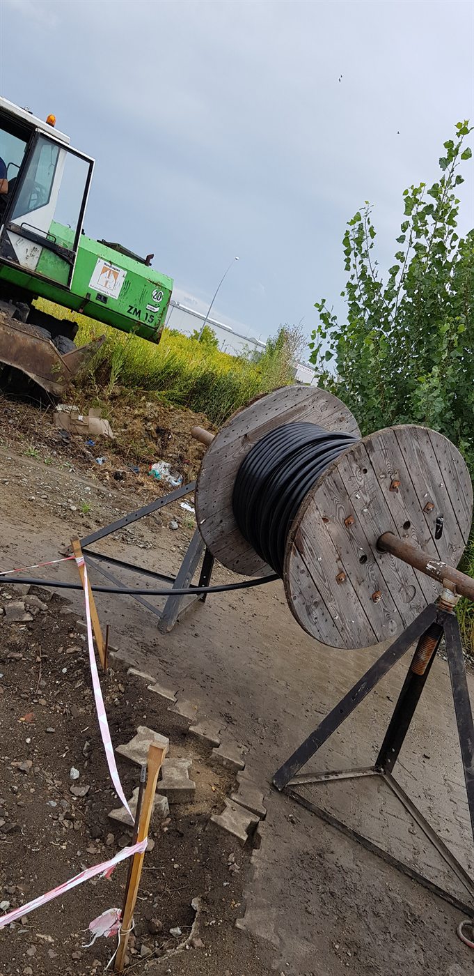 Wykonanie trasy kablowej i zasilania budynku